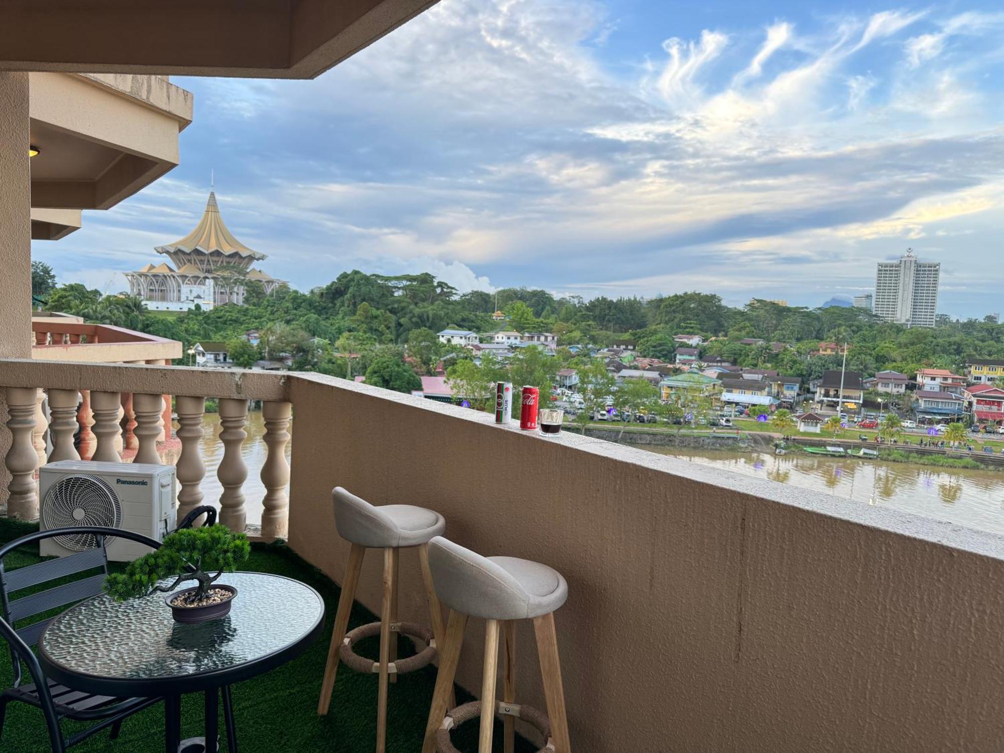 Riverview Home @Waterfront Kch Kuching Luaran gambar