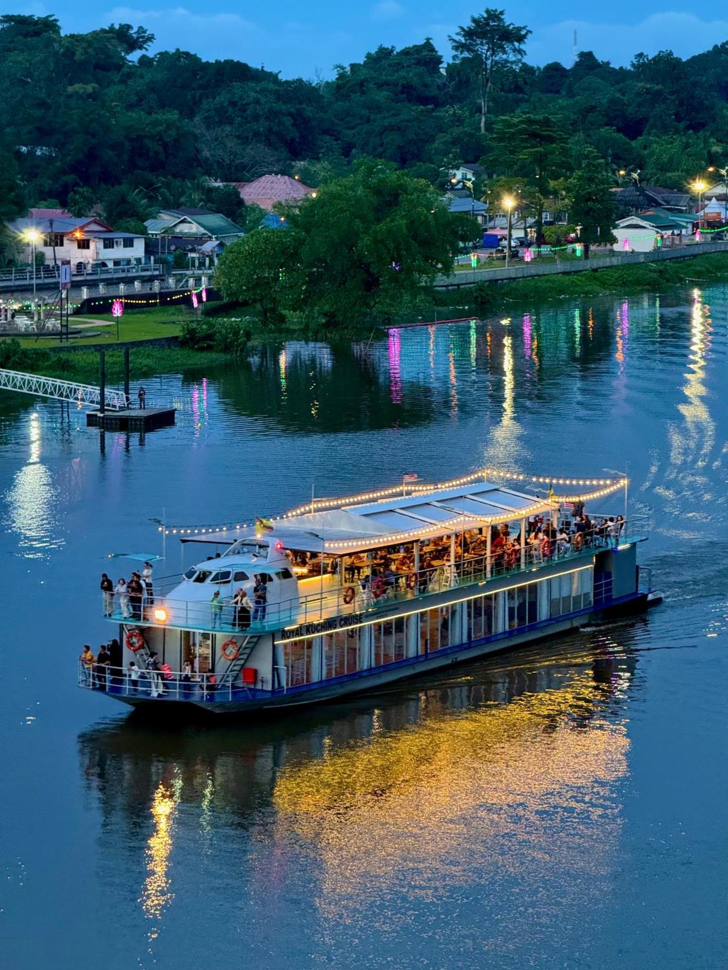 Riverview Home @Waterfront Kch Kuching Luaran gambar